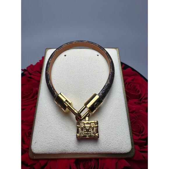 Louis Vuitton Petite Malle Trunk Bracelet Gold & Monogram w/Certificate of Auth - Picture 5 of 16